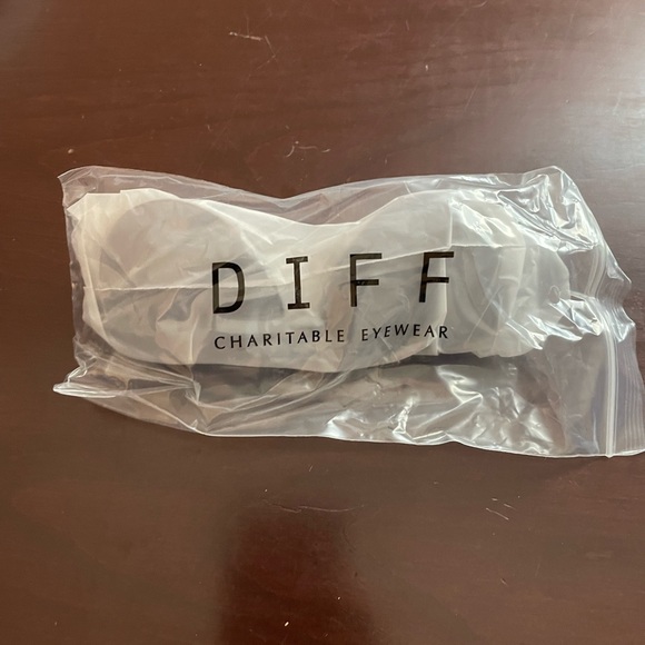 NIB DIFF TATE Sunglasses - Picture 3 of 7